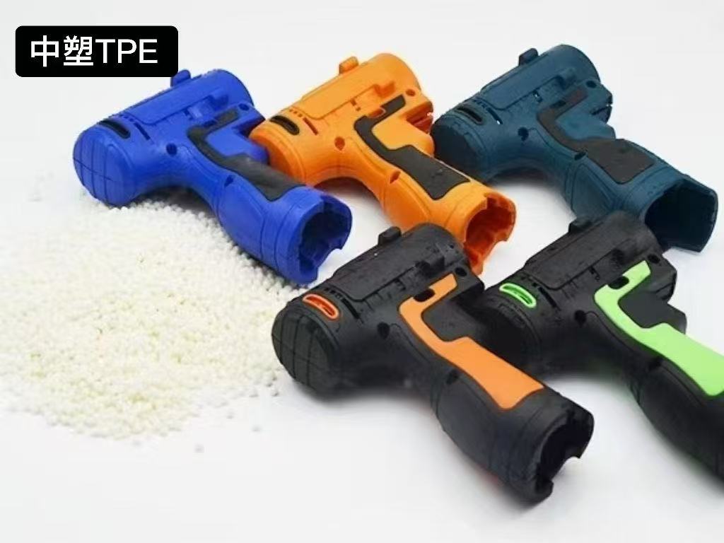 Materiál TPE se snadno stárne?