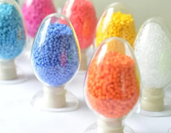 Jaký materiál je vhodný pro zapouzdření TPE s ABS? Jaké faktory je třeba vzít v úvahu?