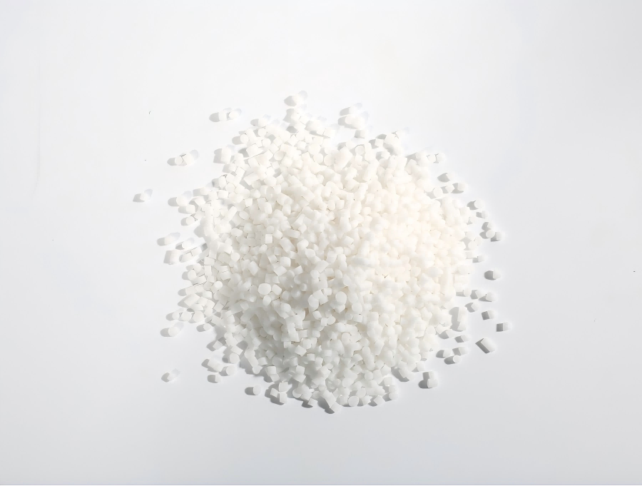 Je matný termoplastický elastomer TPE odolnější proti poškrábání? Jaké jsou rozdíly oproti lesklé verzi?